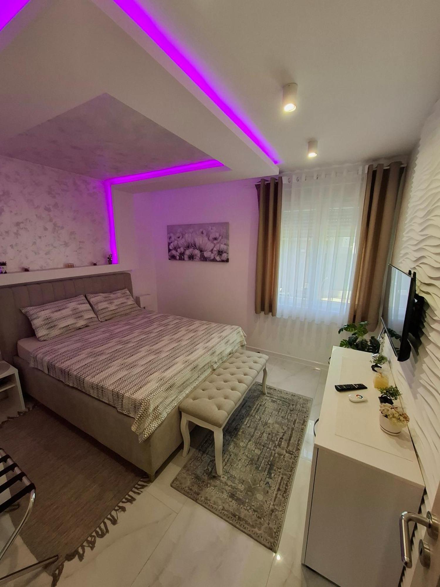 Apartment Gold